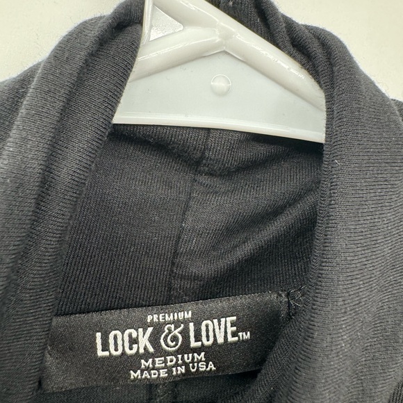 Lock & Love woman’s Turtleneck Top black size Medium - Picture 2 of 5